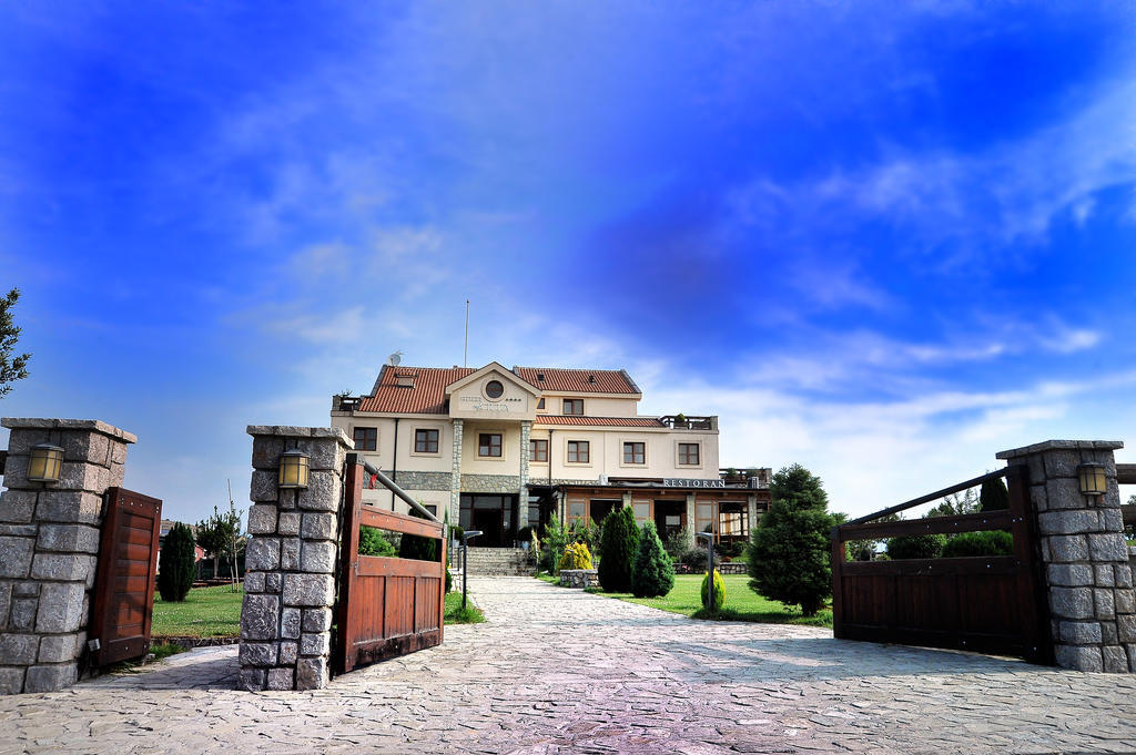 Hotel Aria Mitrovici  Esterno foto